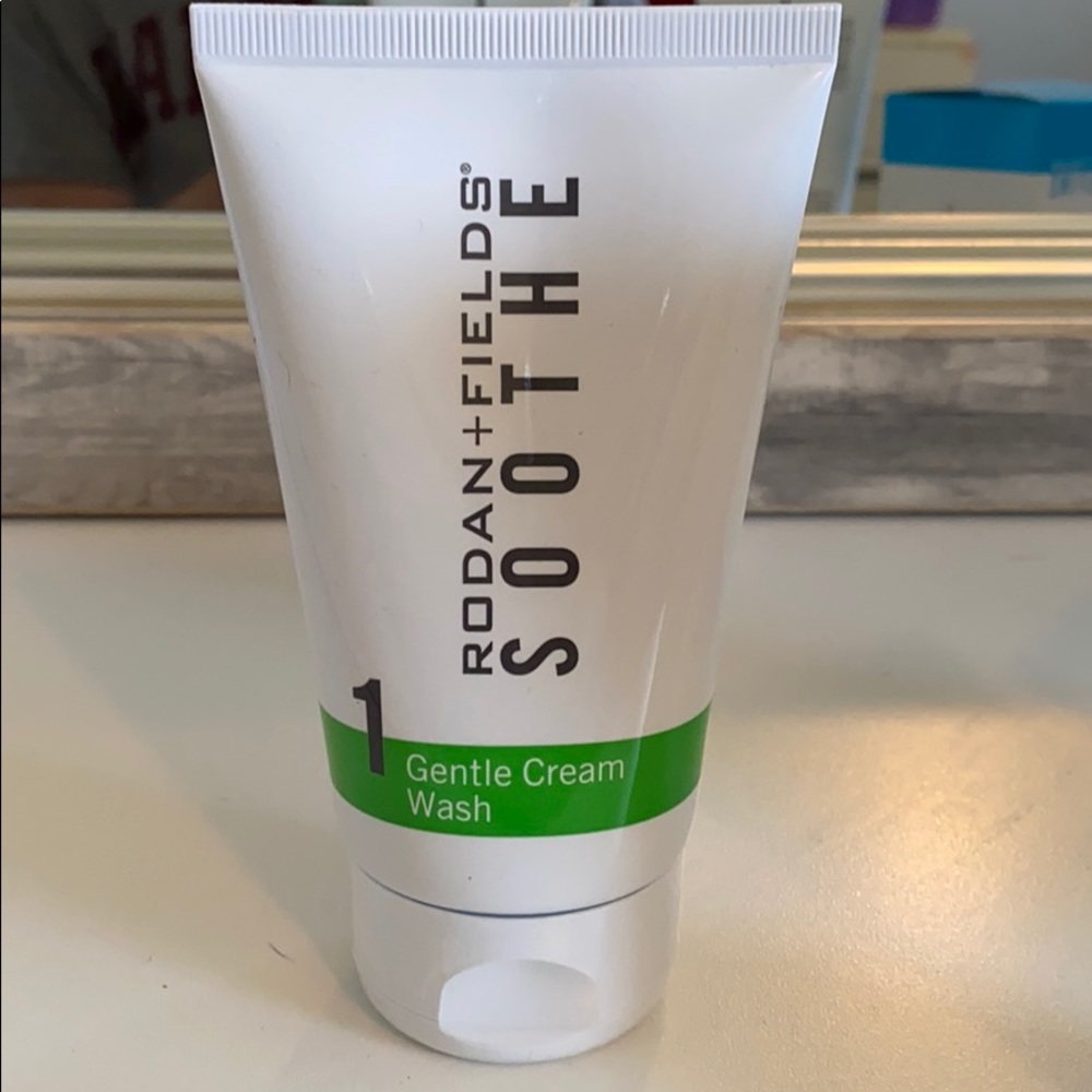 Rodan + Fields Soothe Gentle Cream Wash